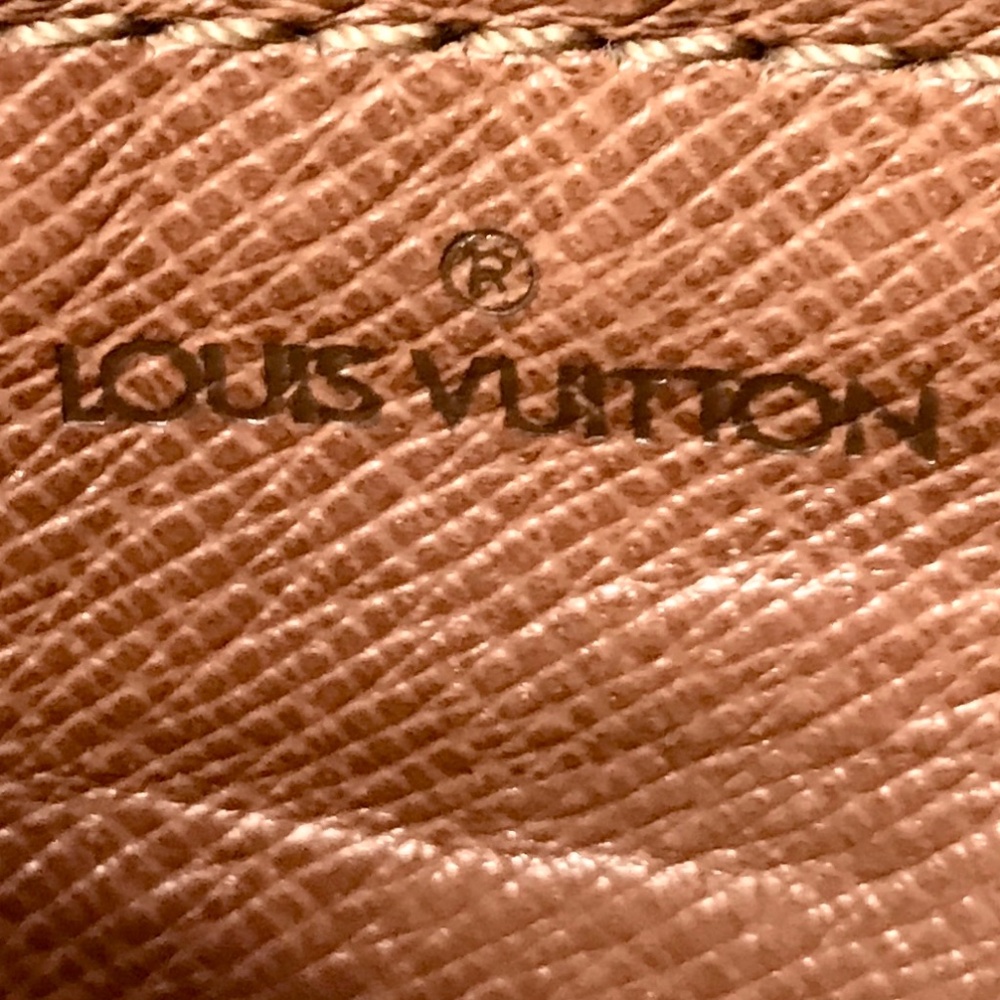 Louis Vuitton Saint Cloud MM Crossbody - Picture 13 of 13